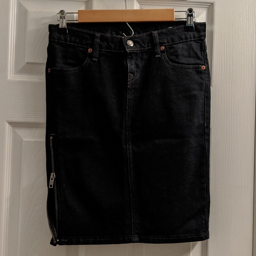 Levi's Premium dark denim zipper skirt 26